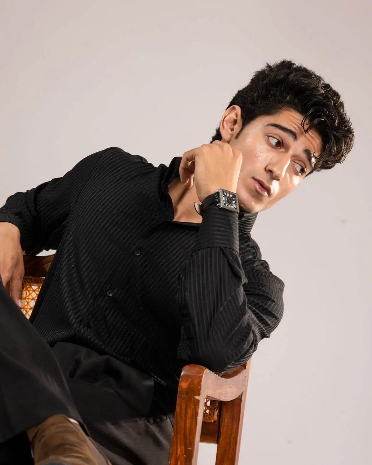 Long Collar Pinstripe Shirt Black