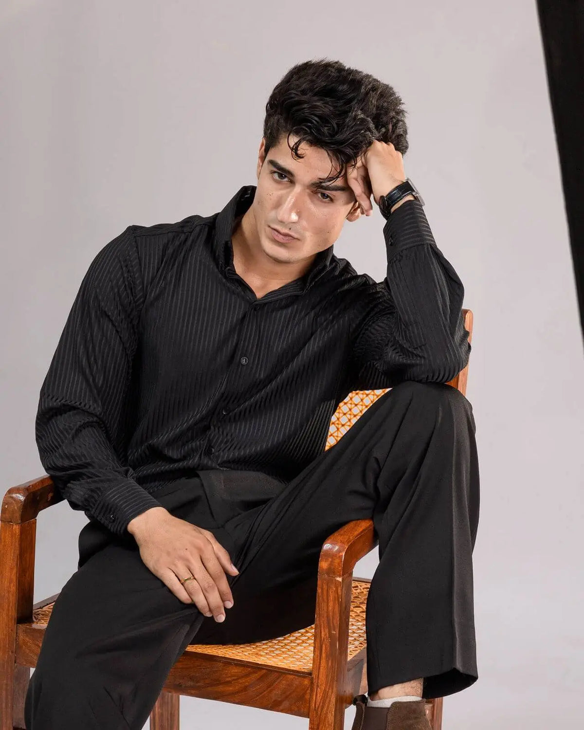 Long Collar Pinstripe Shirt Black
